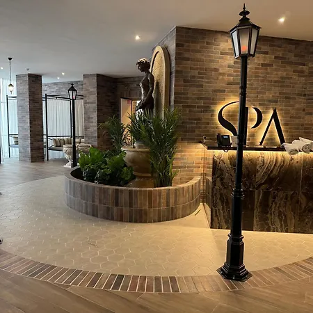 Pannonia Hotel 4*