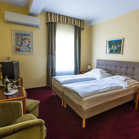 Pannonia 4* ショプロン