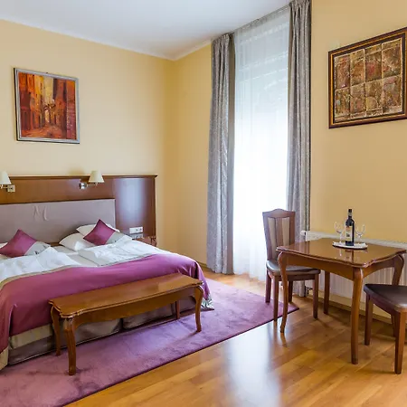 Pannonia ホテル 4*