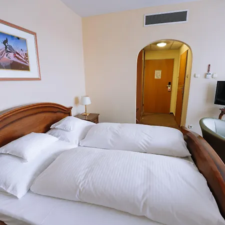 Hotel Pannonia 4*