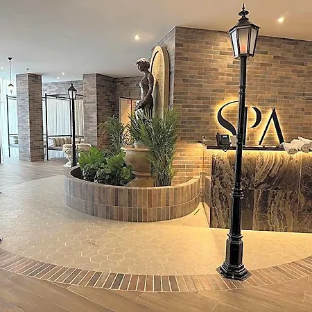 Pannonia Hotel